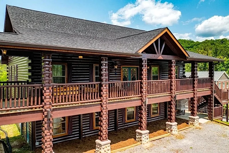 The Pool Lodge - Dollywood, 2 Million Dollar Cabin, Heated Pool, Sleeps 36!