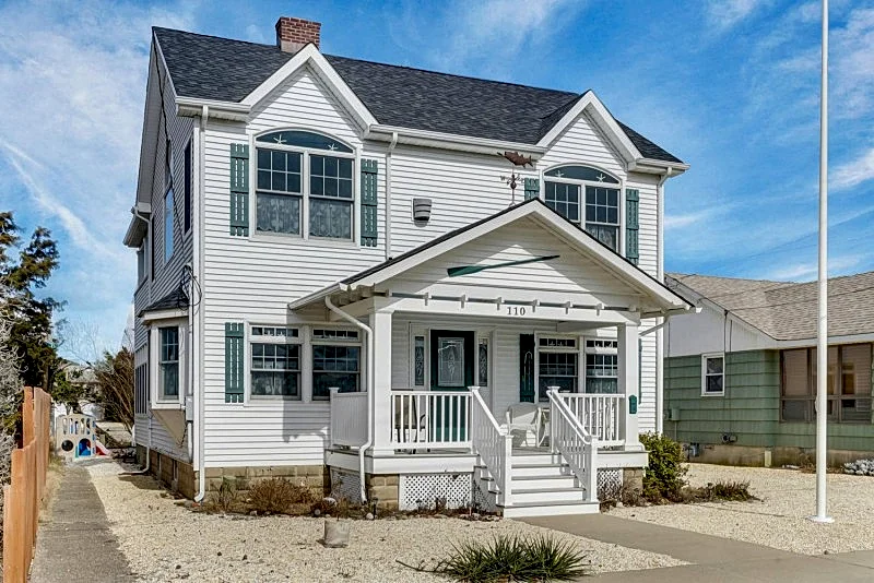 Beautiful three bedroom impeccably appointed, bay side home