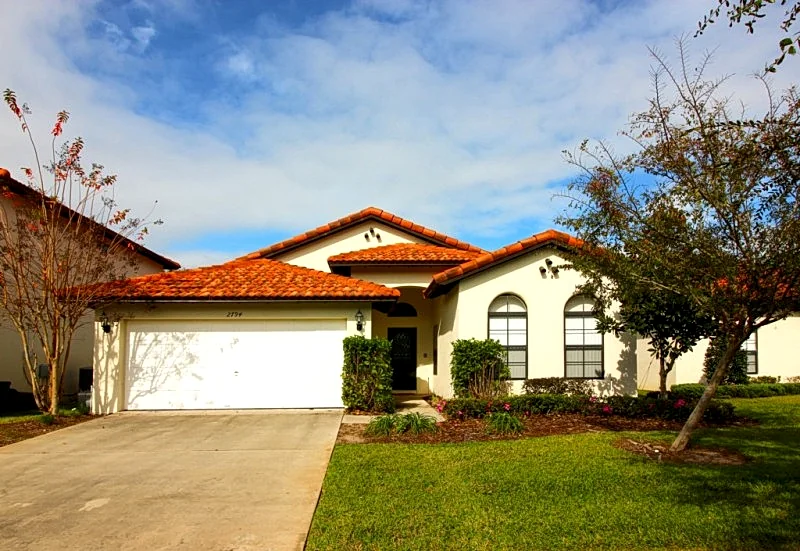 4 Bed 2 Bath Villa with Pool and Conservation View