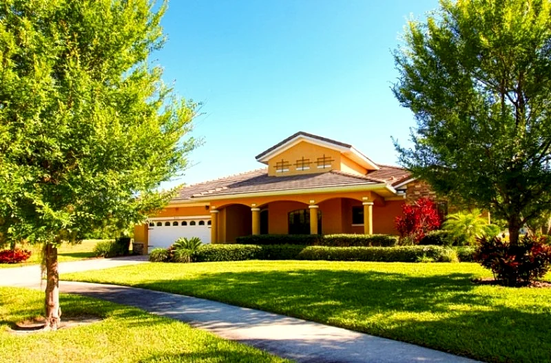 4 Bed 3 Bath Villa with Private Corner Lot Pool