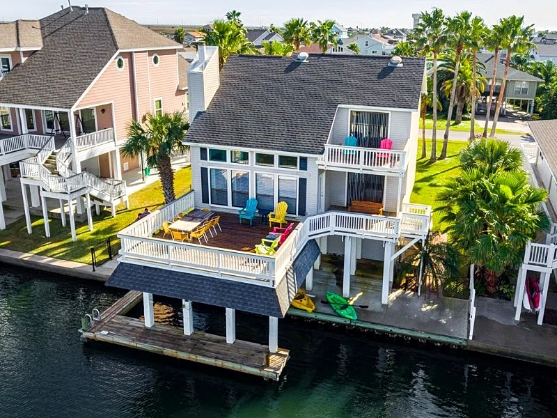 5? Waterfront paradise! Bikes/kayaks! Underwater fishing light. Kid/pet safe!