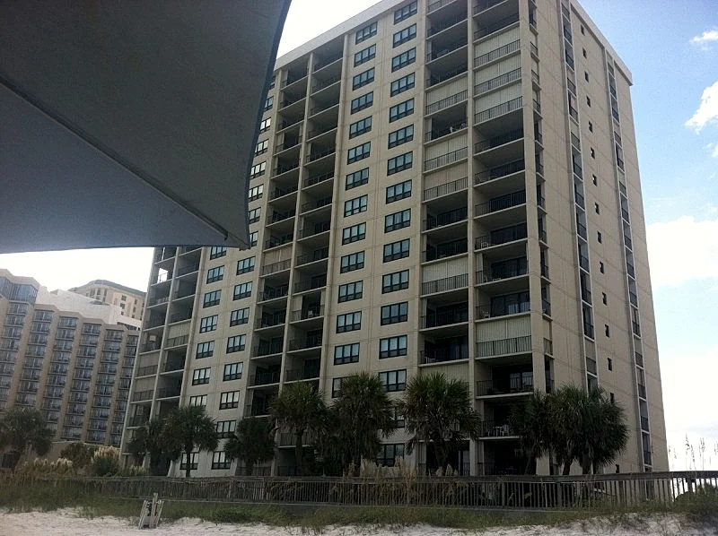 Check This One Out! Best Location-Quiet And Nice Wide Beach