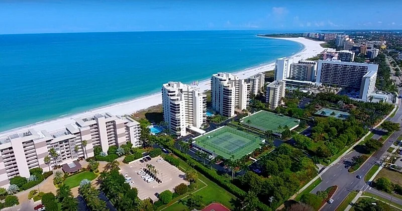 Marco Island: Marriott Crystal Shores - 2Bedroom Luxury Condo. Pool View