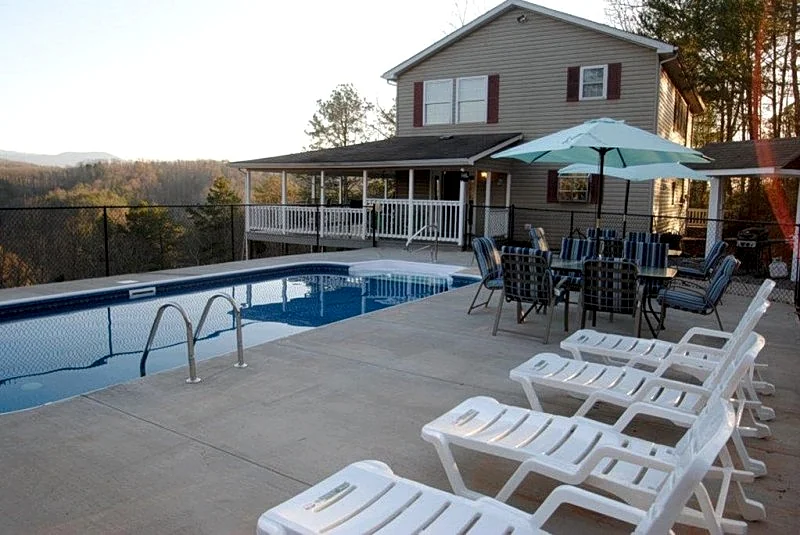 Private Heated Pool with Breathtaking Views! Huge Deck! Very Spacious!