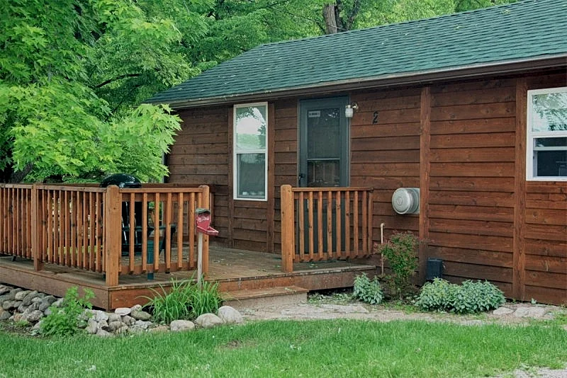 Cozy and Clean Cabin Thirty Minutes from Mt Rushmore - In Rapid City On Canyon Lake Thirty Minutes from Mt Rushmore