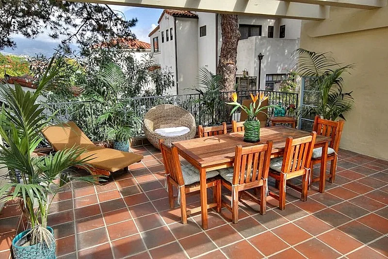 West Beach Villa 1 - Stay in the heart of West Beach, Funk Zone & State St!