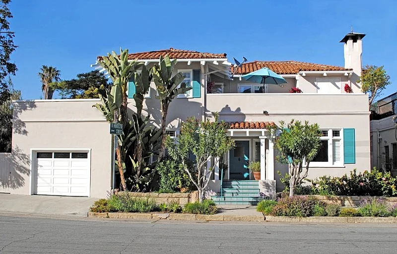 "Casa Azzurra" Dog Friendly! Heart of West Beach - walk to everything, patios and A/C!