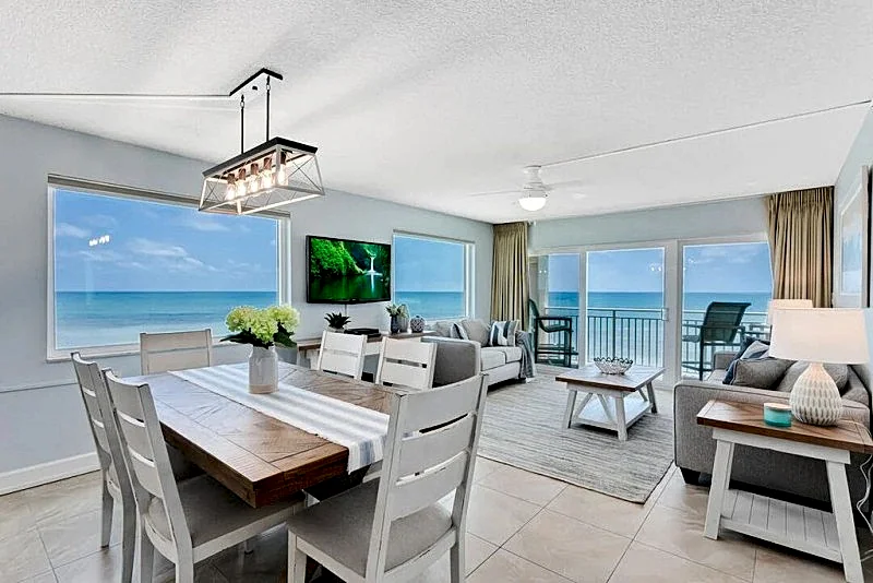 Penthouse with Private Hot Tub and Amazing Ocean Front views