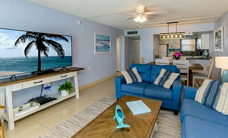 Penthouse - Direct Oceanfront with Plasma TV's In every room