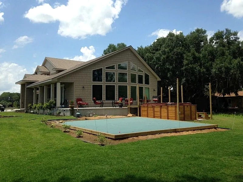 Lake front home, fish from the dock. Bring your boat (boat storage area)
