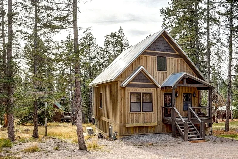 Whiskey Mountain Lodge- Hot tub, hockey table, and Wi-Fi