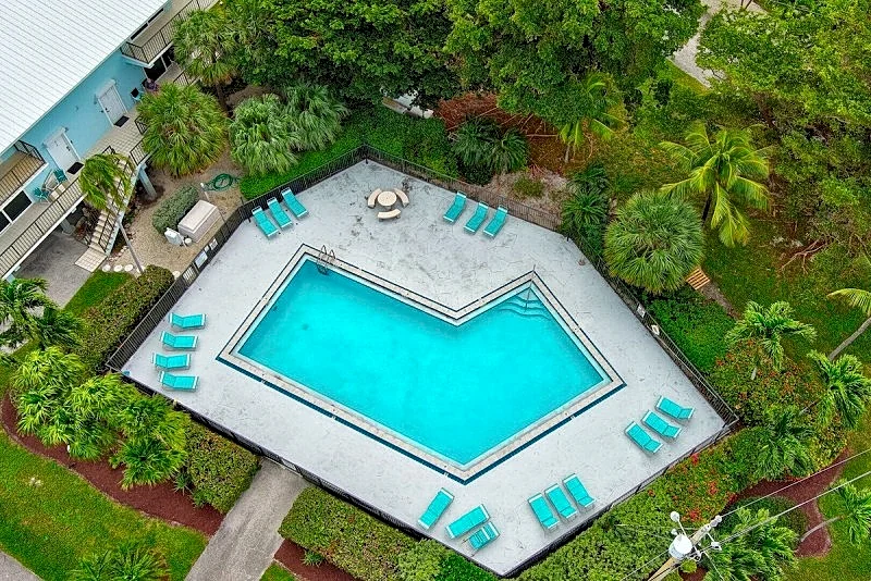 Paradise updated 2bed/2.5bath townhouse style