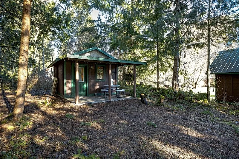 Maple Falls Cabin #72 - Sleeps 2 - Pets Ok