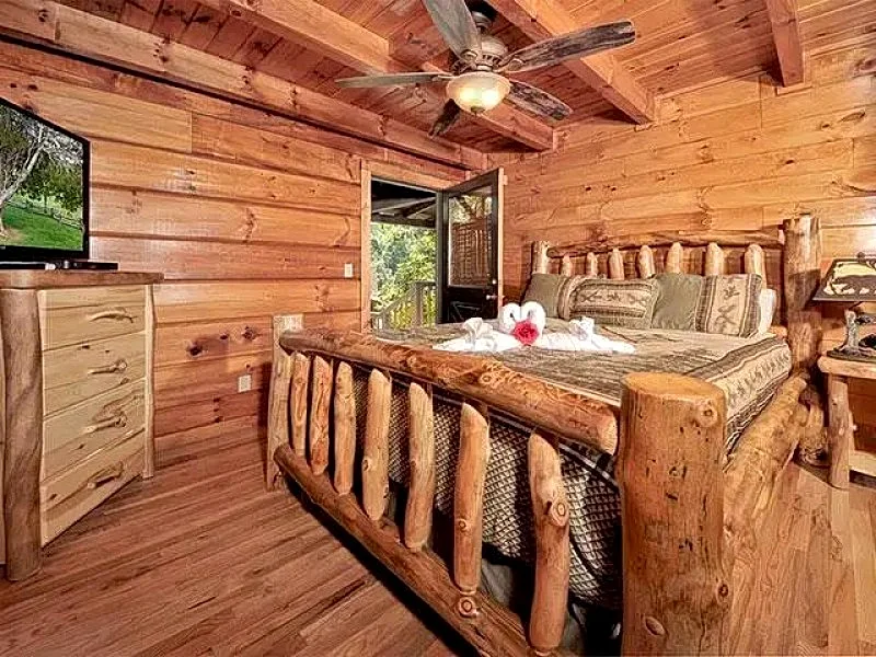 Bearly Rustic – Country Pines Resort (2 BR)