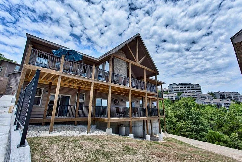 Branson Home W/pool Access, Lake Views & Boat Slip