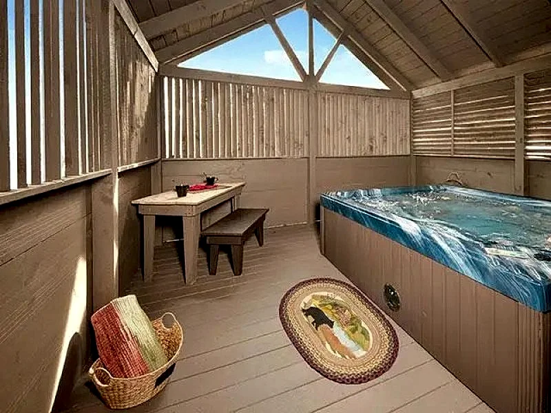 Honey Bear Hollow – Country Pines Resort