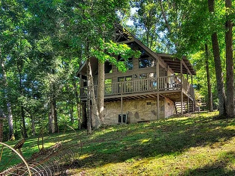 Tucked-Away – Country Pines Resort (2 BR)