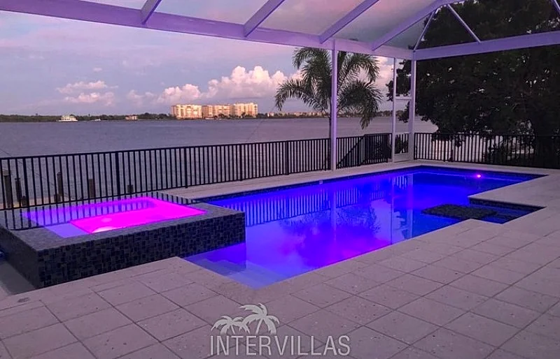 Cape Coral Vacation Homes | Villa Hemingway by the Sea