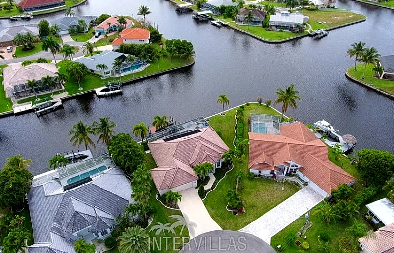 Cape Coral Vacation Homes | Villa Esmeralda